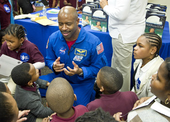 Leland Melvin Meets with Elementary Students | Reading Is Fundamental (RIF)