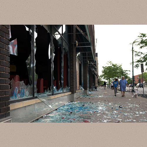 People walk by looted businesses along Lake Street on Thursday morning in Minneapolis, Minnesota | wikimedia.org | Photo by Lorie Shaull from St Paul, United States | Date Created/Published: 28 May 2020
